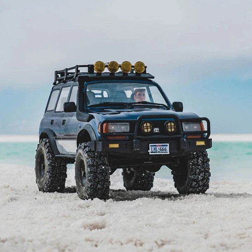 FMS FCX10 PRO 1/10 2.4G 4WD Brushless RC Car for TOYOTA Land Cruiser LC80 RS Remote Controlled Locking Differentials Two Speed Portal Axles LED Light Vehicles Models Toys - Blue FMS FCX10 PRO 1/10 2.4G 4WD Brushless RC Car for TOYOTA Land Cruiser LC80 RS Remote Controlled Locking Differentials Two Speed Portal Axles LED Light Vehicles Models Toys - Blue