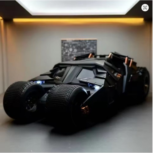 1:24 Batmobile Tumbler Alloy Die-Cast Model Car with Sound, Light & Spray Effect